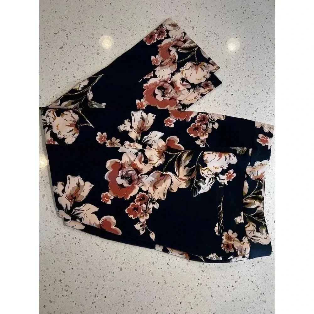 Cynthia Crowley size 8 floral ankle length pants - Picture 3 of 8